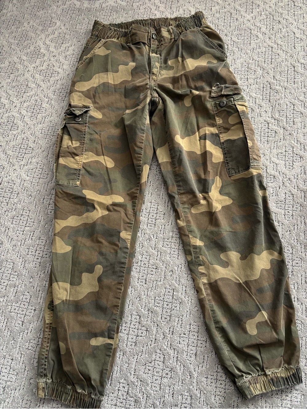 American Eagle Outfitters Women's Olive Camo Cargo Joggers